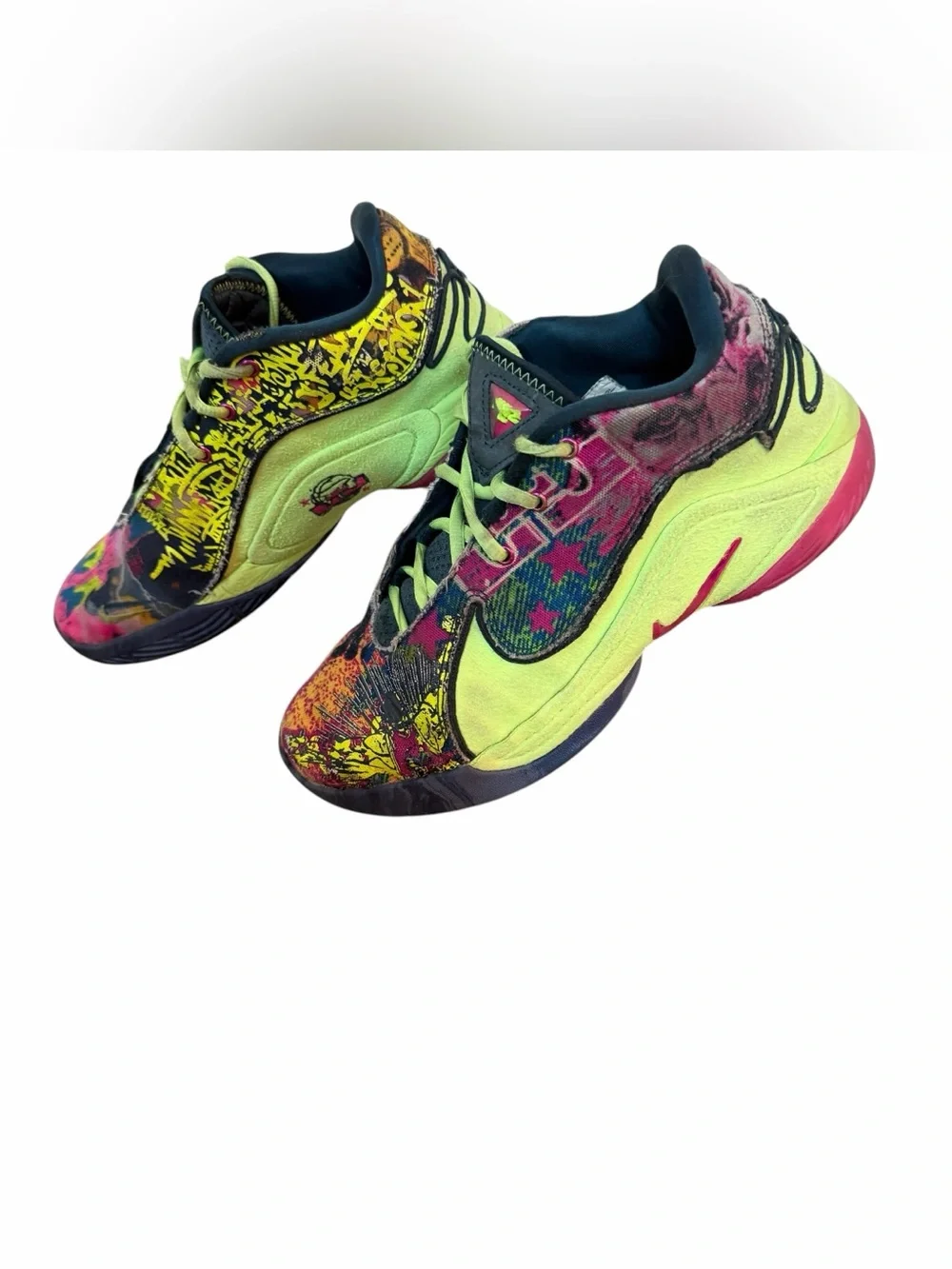 Nike LeBron 22 Bryce’s World Multicolor Graffiti Maximalism Boys Sz 7 Sneakers